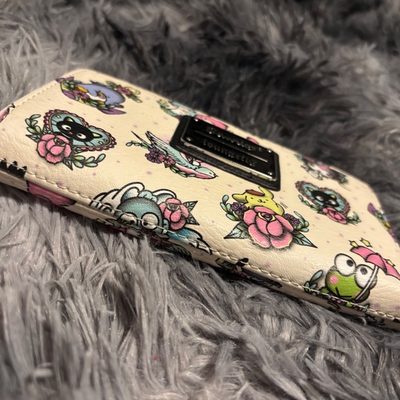 Loungefly x Sanrio Tattoo Flash Wallet - Picture 3 of 5